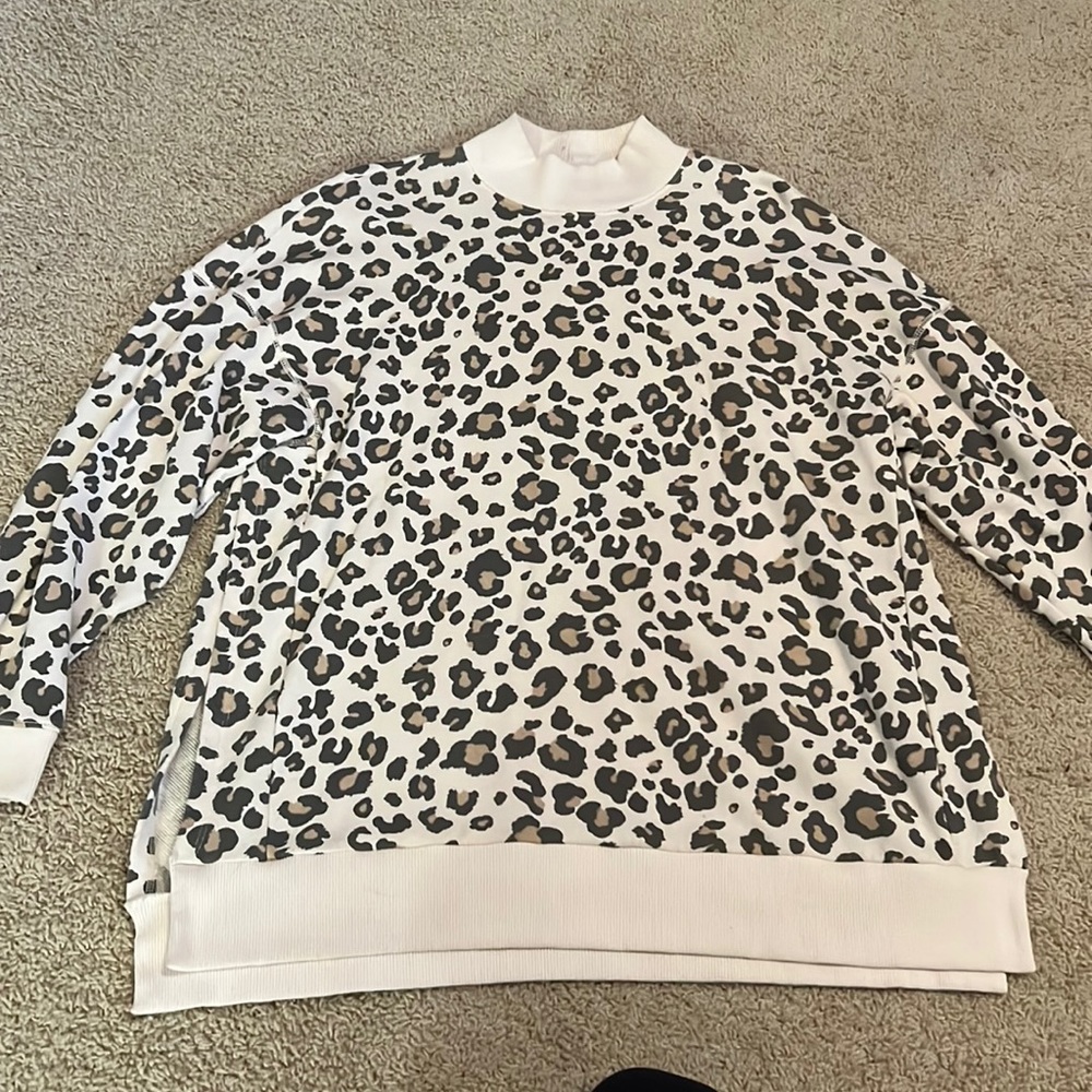 Cheetah print sweater American eagle size medium